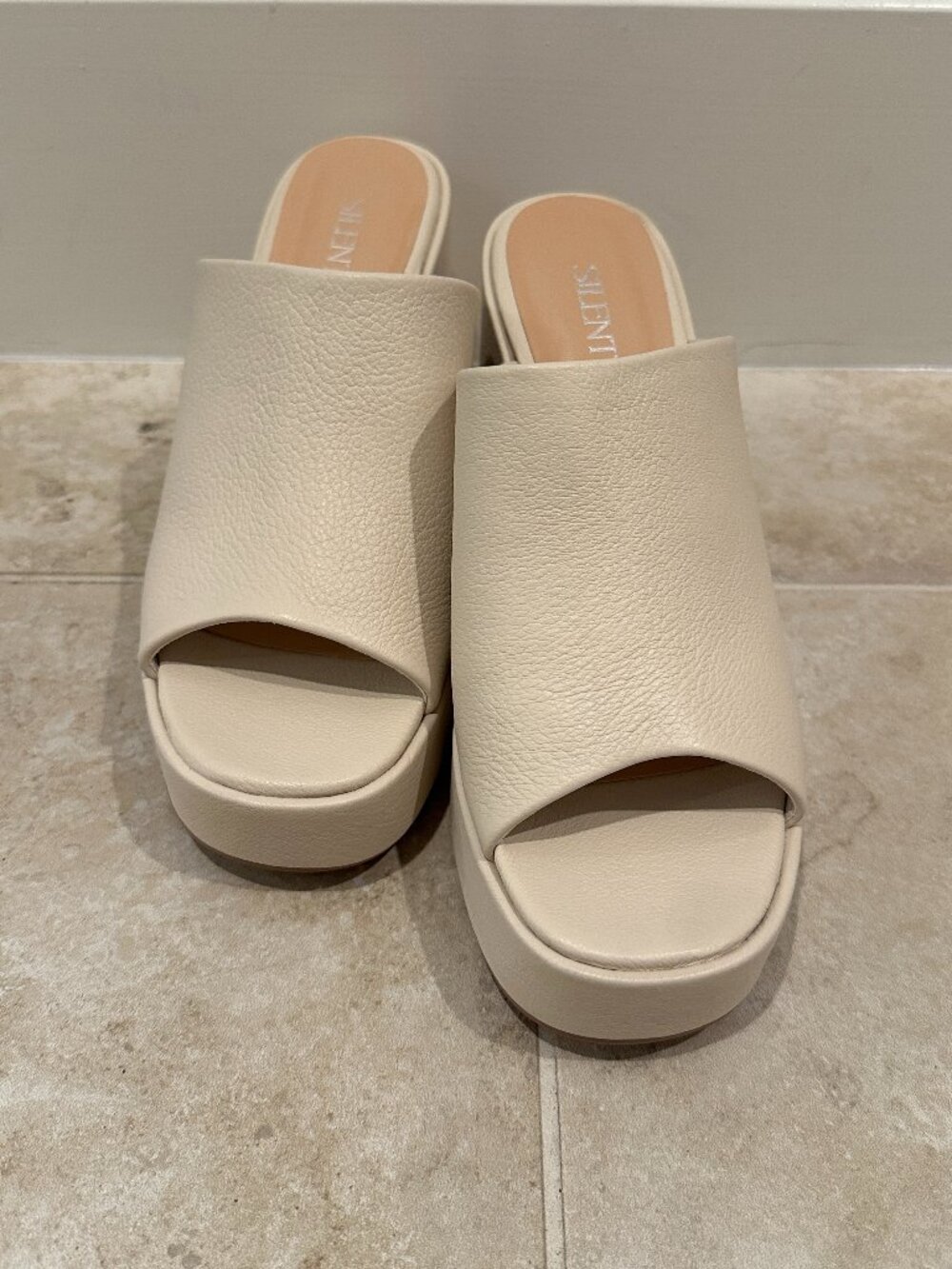 NWOT Silent D CEELIA Genuine Leather Sandal Oatmilk Beige Size 38